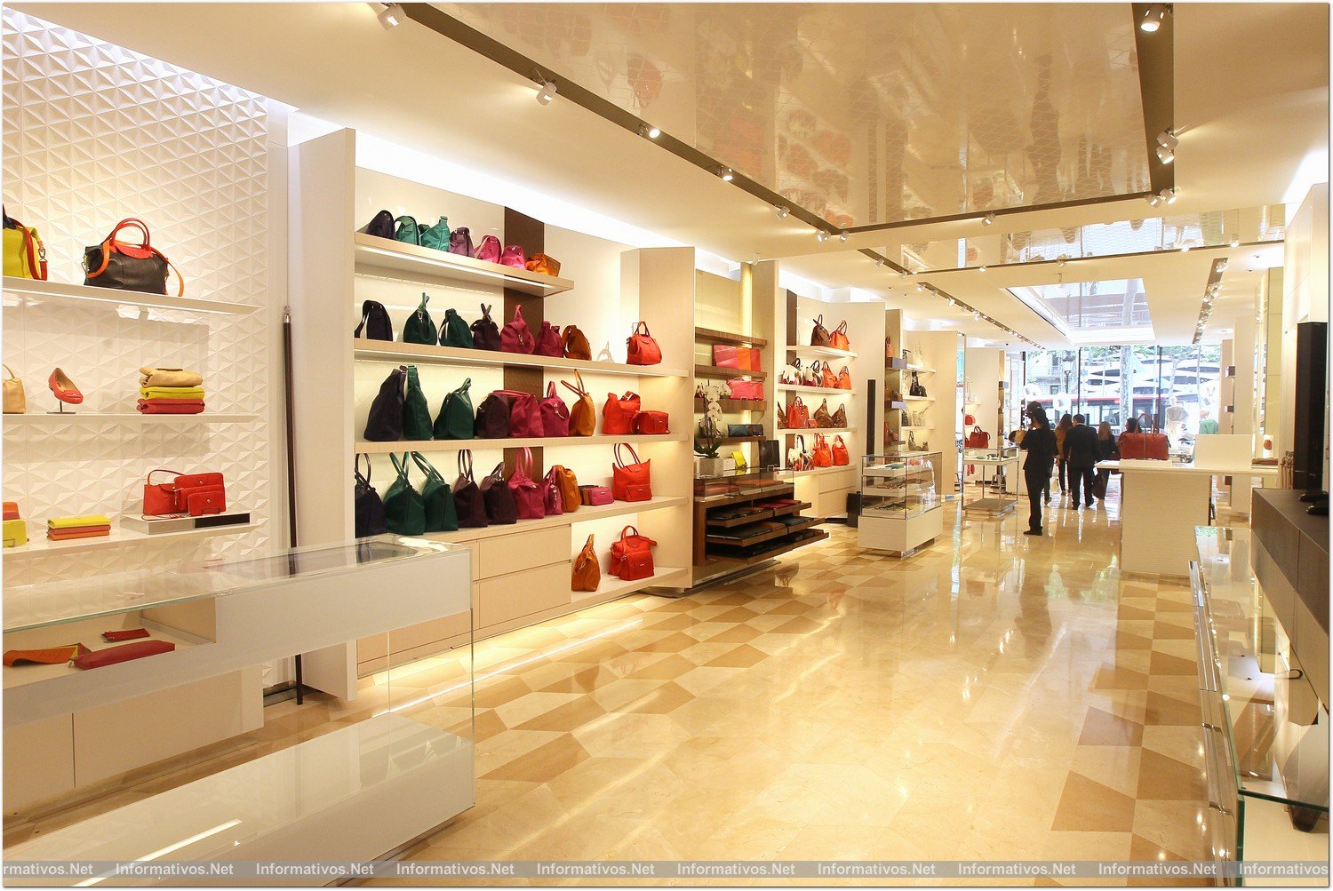 BCN22MAY014.- Longchamp inaugura su 'flagship store' en Pº de Gracia de Barcelona