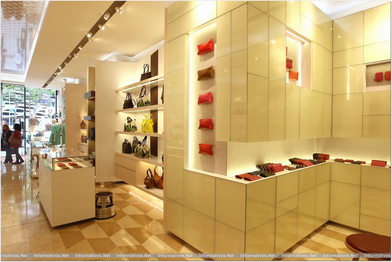 BCN22MAY014.- Longchamp inaugura su 'flagship store' en Pº de Gracia de Barcelona