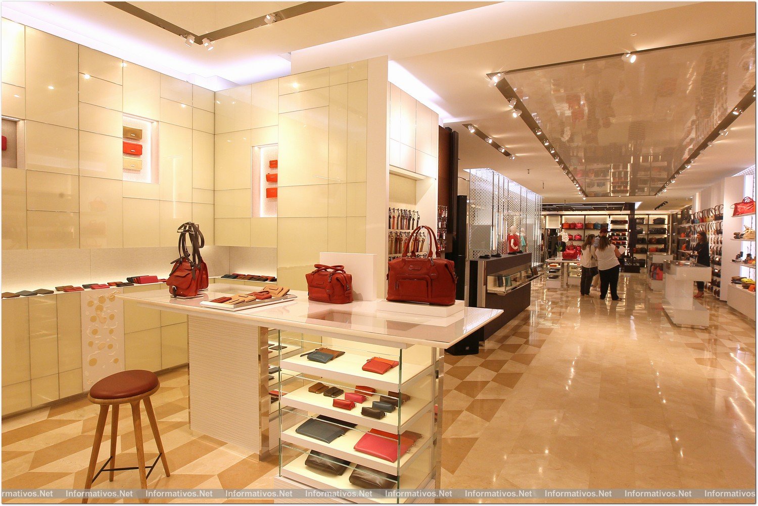 BCN22MAY014.- Longchamp inaugura su 'flagship store' en Pº de Gracia de Barcelona