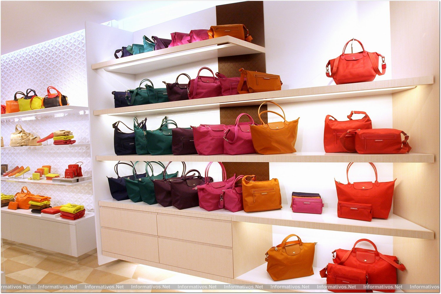 BCN22MAY014.- Longchamp inaugura su 'flagship store' en Pº de Gracia de Barcelona