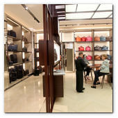 :: Pulse para Ampliar :: BCN22MAY014.- Longchamp inaugura su 'flagship store' en Pº de Gracia de Barcelona