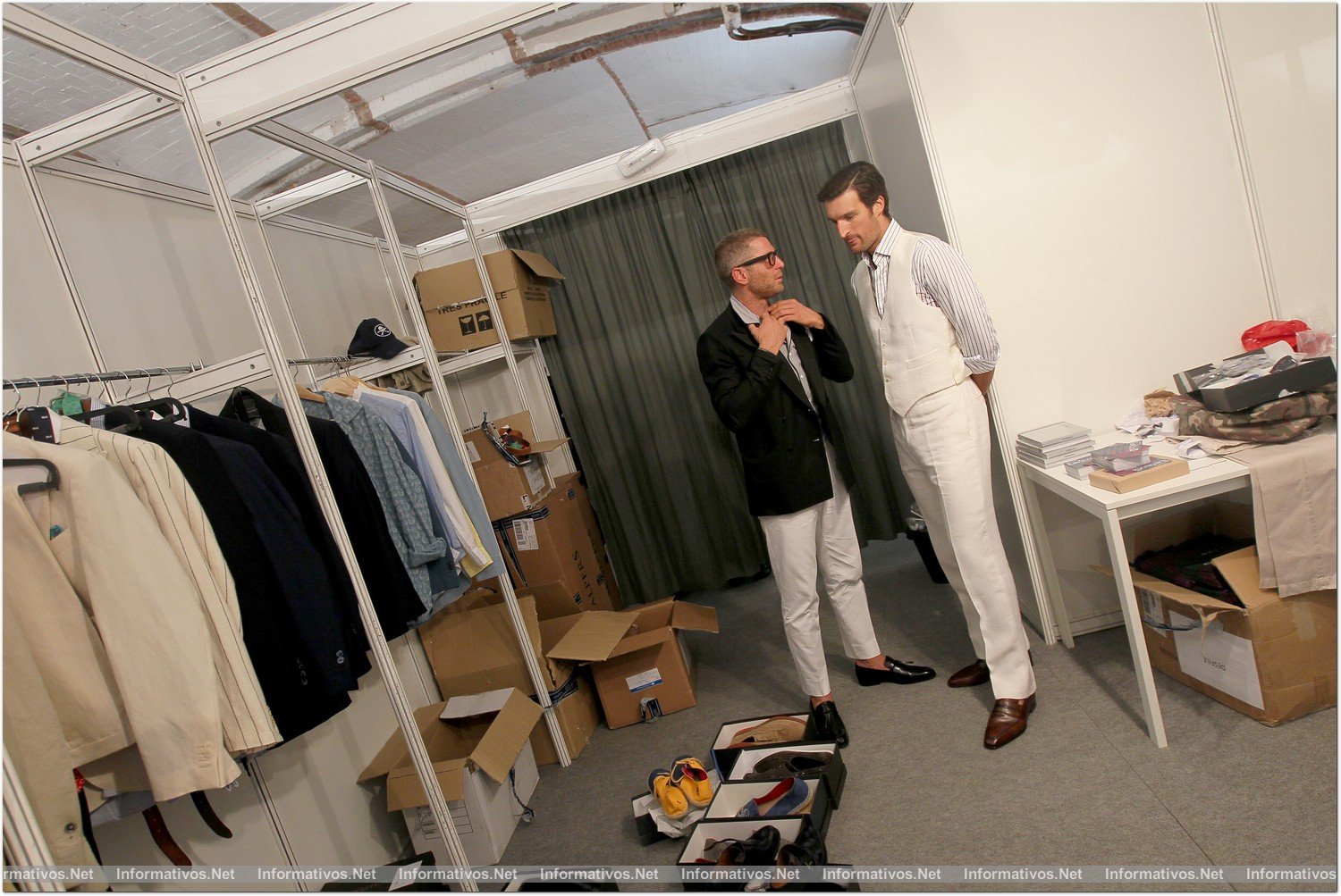 BCN04JUL014.- Rafael Medina, fundador de la marca Scalpers, junto a Lapo Elkann, fundador de la empresa de estilo de vida, Italia Independent, revisando la colección que presentaron en la 080 Barcelona Fashion