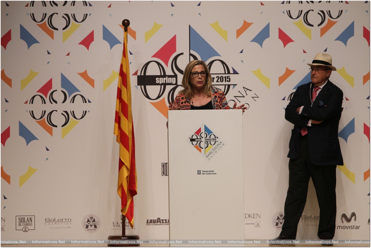 BCNJUL014.- 080 Barcelona Fashion: Entrega del Premio a Miriam Ponsa. Vicepresidenta de la Generalitat de Cataluña, Joana Ortega. Al fondo, Miquel Rodríguez, director del certamen.