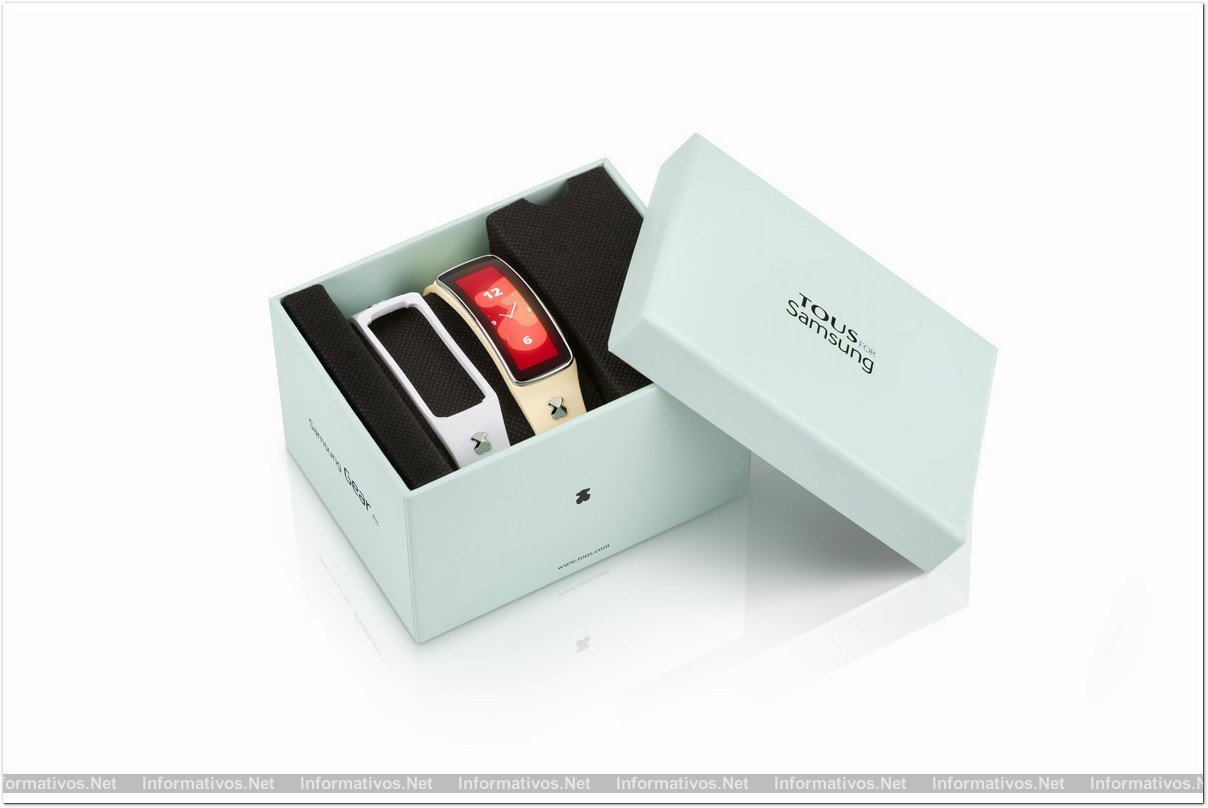 La caja del  Gear Fit TOUS for Samsung también ha sido rediseñada para esta colaboración especial, fusionando los estilos de ambas firmas para crear un sorprendente packaging en el que el verde es el color predominante.
