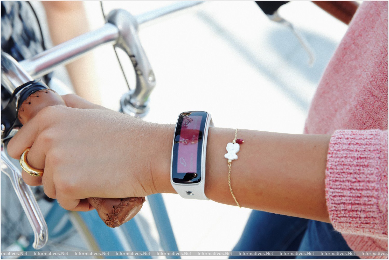 Imagen de la Campaña Promocional del nuevo  Gear Fit TOUS for Samsung