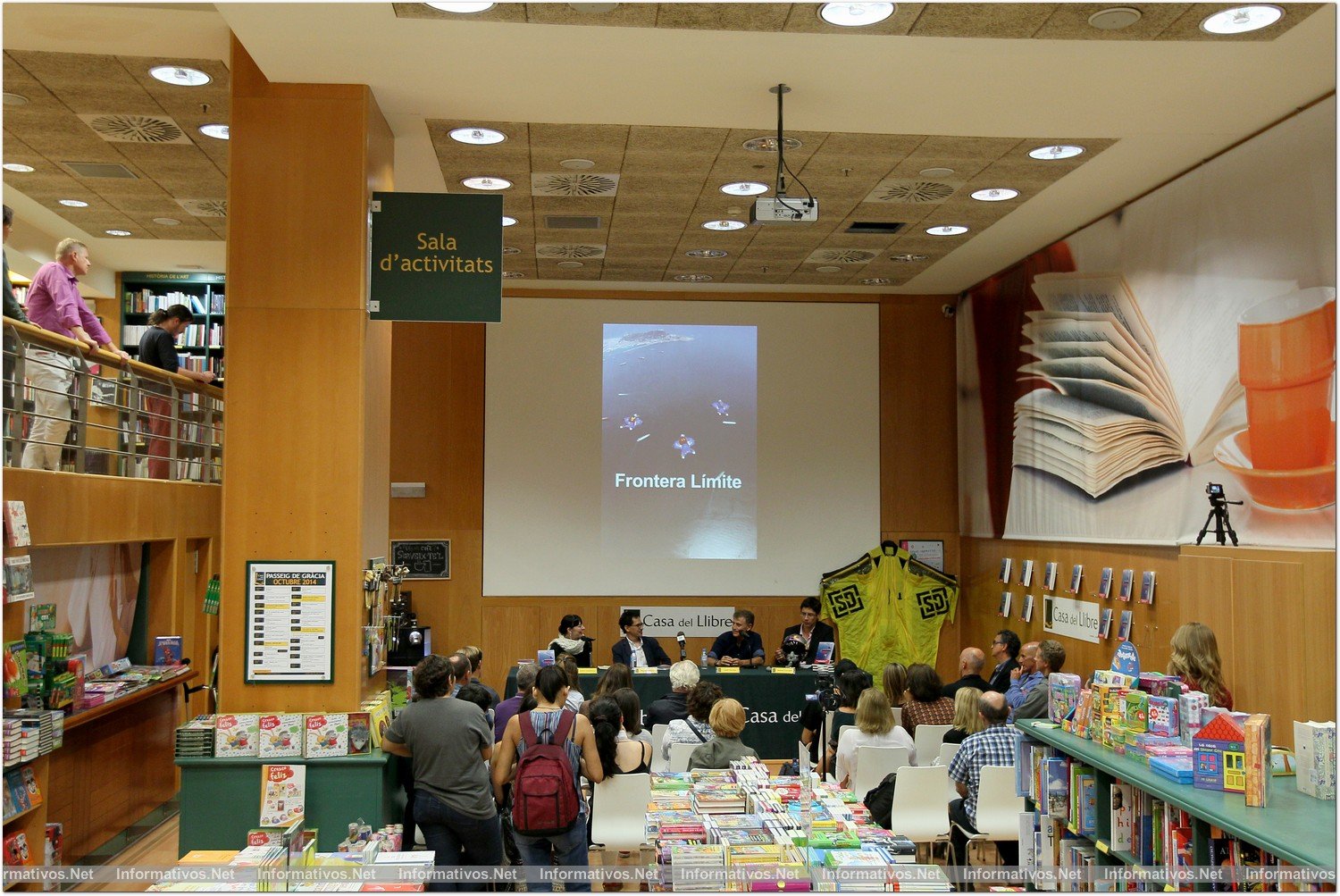 BCN8OCT014.- Presentación del libro "Frontera Límite" en la Casa del Libro de Barcelona. Escrito por Santi Corella (deportista y autor) y Matías Crowder (escritor y autor) y presentado por Gema Castellano.