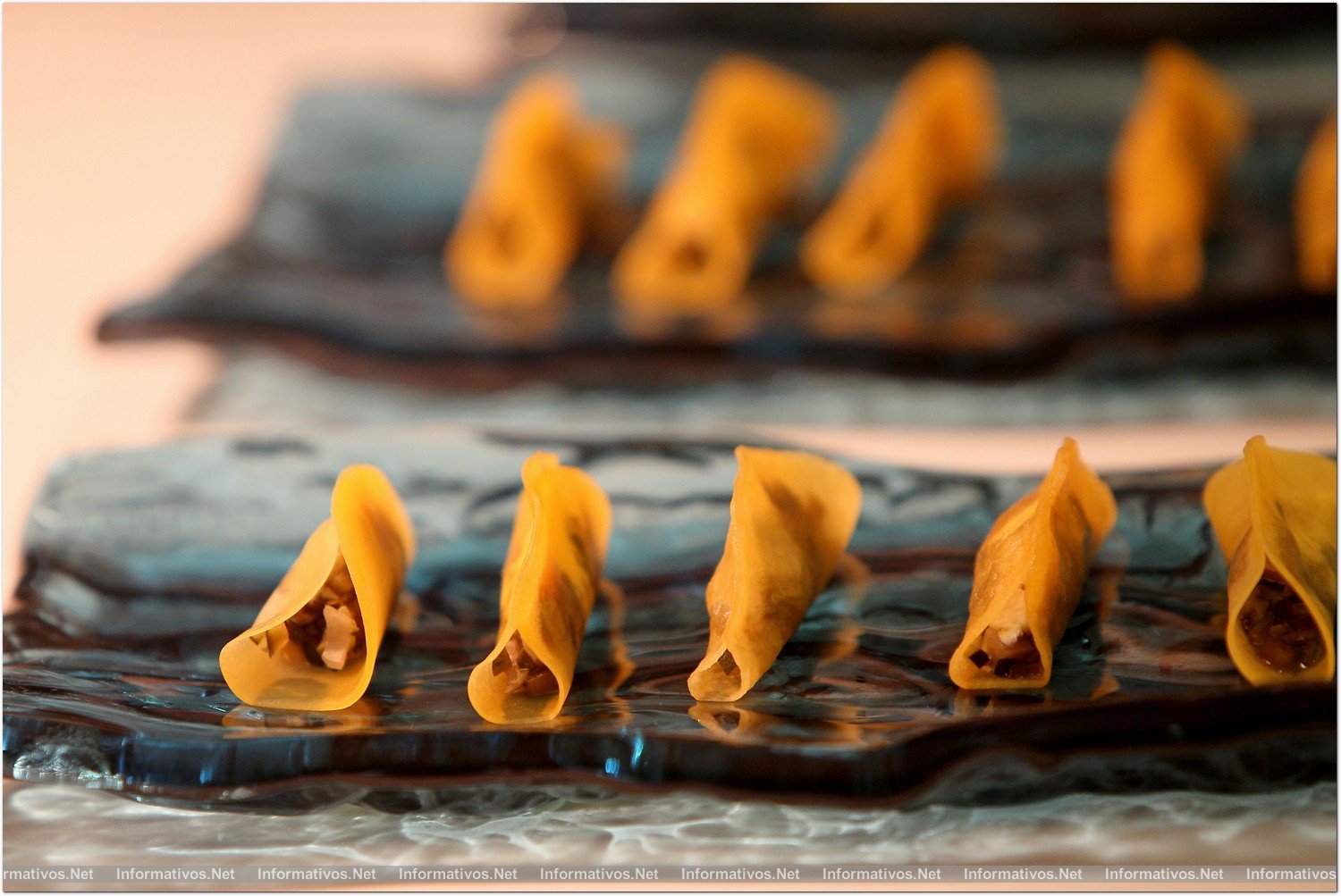 BCN28OCT014.- El chef Ángel León ha presentado hoy su espacio 'El Bistreau' en el Hotel Mandarín Oriental Barcelona. Matrimonio: ravioli de calabaza relleno de anchoa, boquerón, 'all i oli' y lima