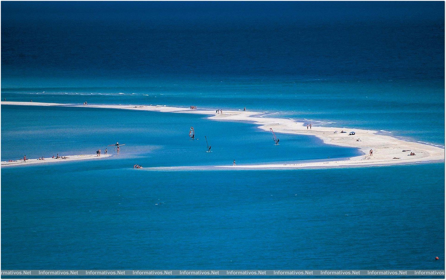 Canarias; las islas con mejor clima del mundo: 21ºC de media anual y 4.800 horas de luz al año: la eterna primavera.