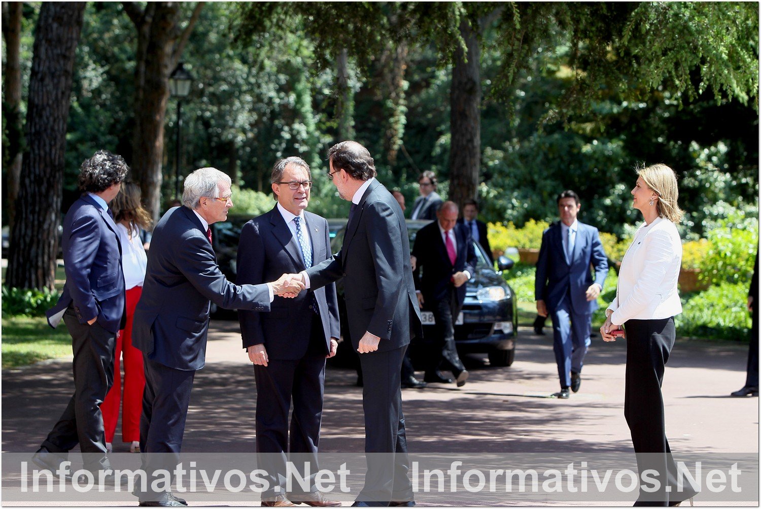 BCN8MAY015.- Almuerzo de Mariano Rajoy con directivos de empresas automovilísticas en el Palacete Albéniz de Barcelona. Saludo de Mariano Rajoy al Alcalde de Barcelona, Xavier Trias