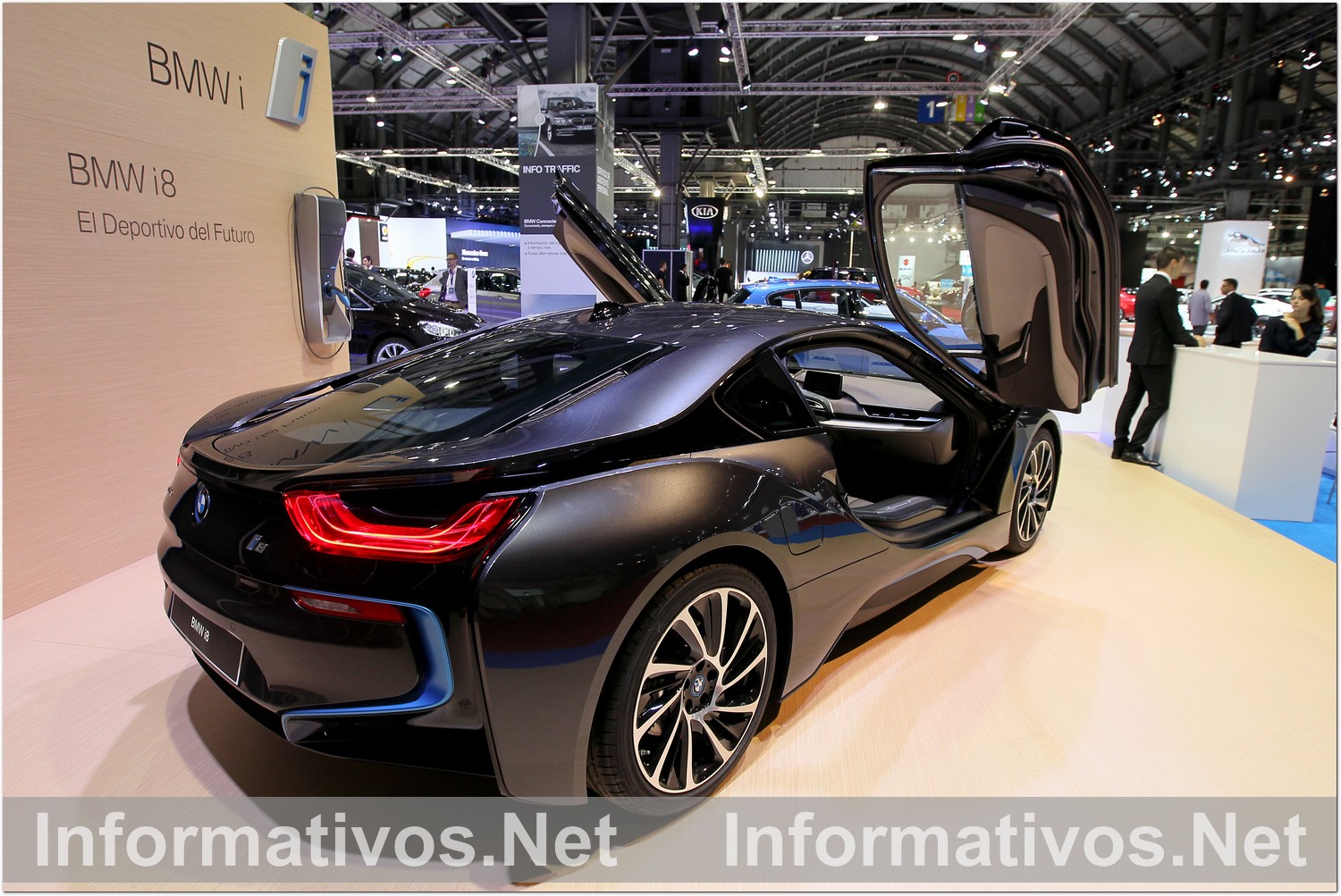 BCN8MAY015.- Inauguración del Salón del Automóvil de Barcelona. BMW i8 uno de los más buscados por los visitantes del salón.