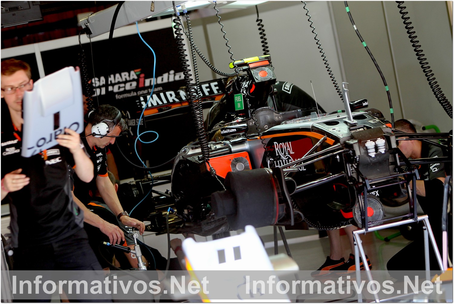 9MAY015.- Gran Premio de España de Formula 1 en el Circuito de Cataluña. Ambiente en boxes durante los entrenamientos