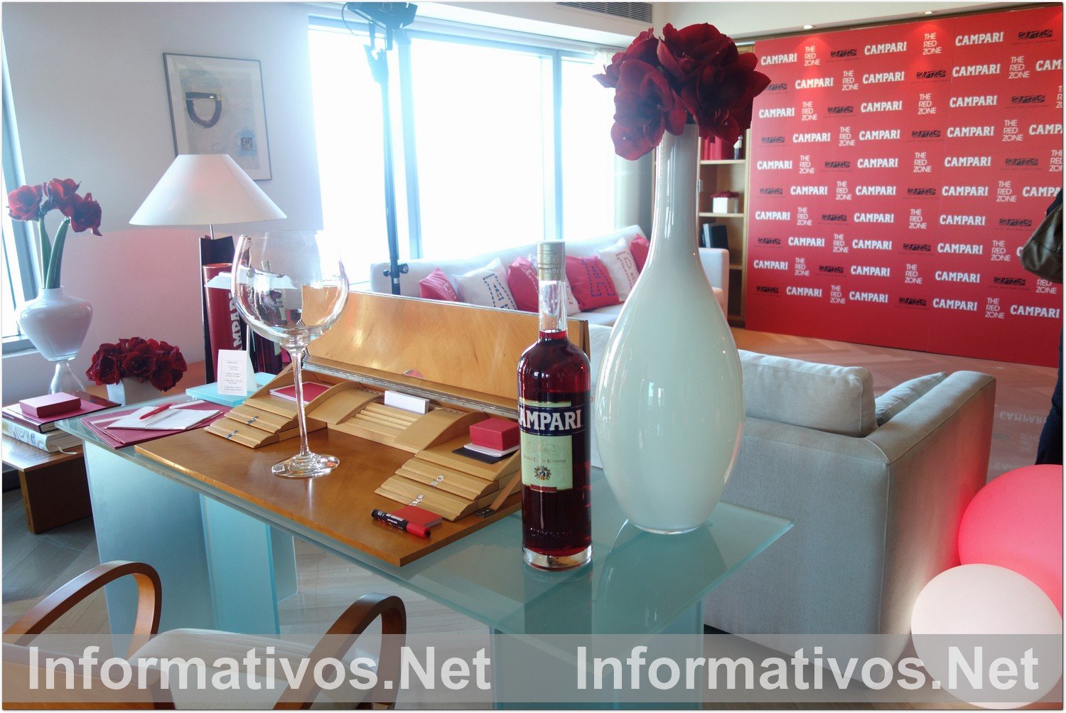 4ª #CampariRedSuite4, el afterwork exclusivo celebrado el 21 de octubre en la suite dúplex de lujo del Hotel Arts, Barcelona, con Juana Acosta como anfitriona.
