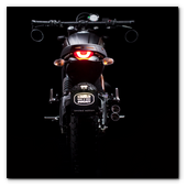 :: Pulse para Ampliar :: Ducati Scrambler e Italia Independent inician una exclusiva colaboración con el diseño de una moto y unas gafas