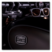 :: Pulse para Ampliar :: Ducati Scrambler e Italia Independent inician una exclusiva colaboración con el diseño de una moto y unas gafas