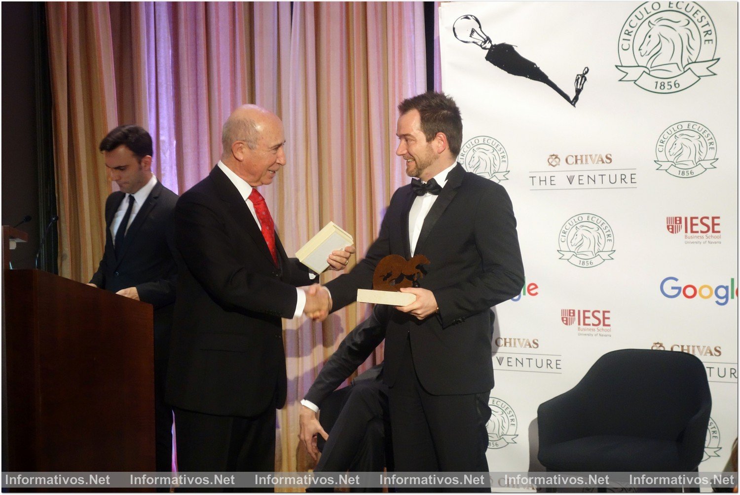 BCN3MAR016.- Premio Círculo Ecuestre Joven Relevante. Samuel Sánchez, investigador en nanobiorobótica, recibe el premio de manos de D. Alfonso Maristany Cucurella, Presidente del Círculo Ecuestre