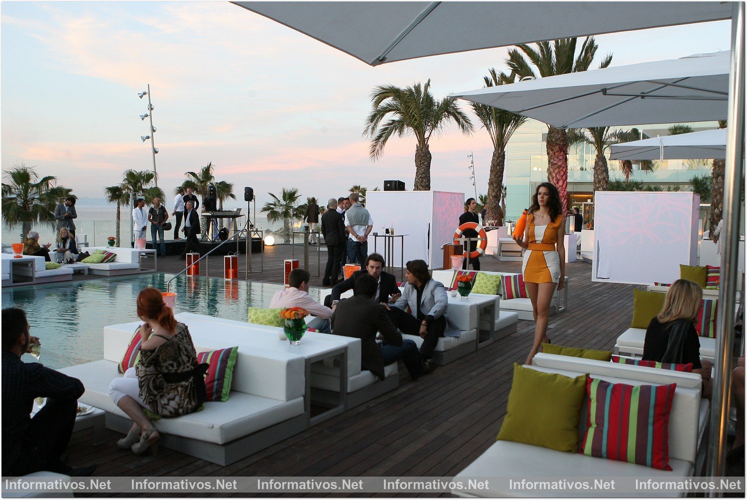 Ambiente en la terraza del W Barcelona