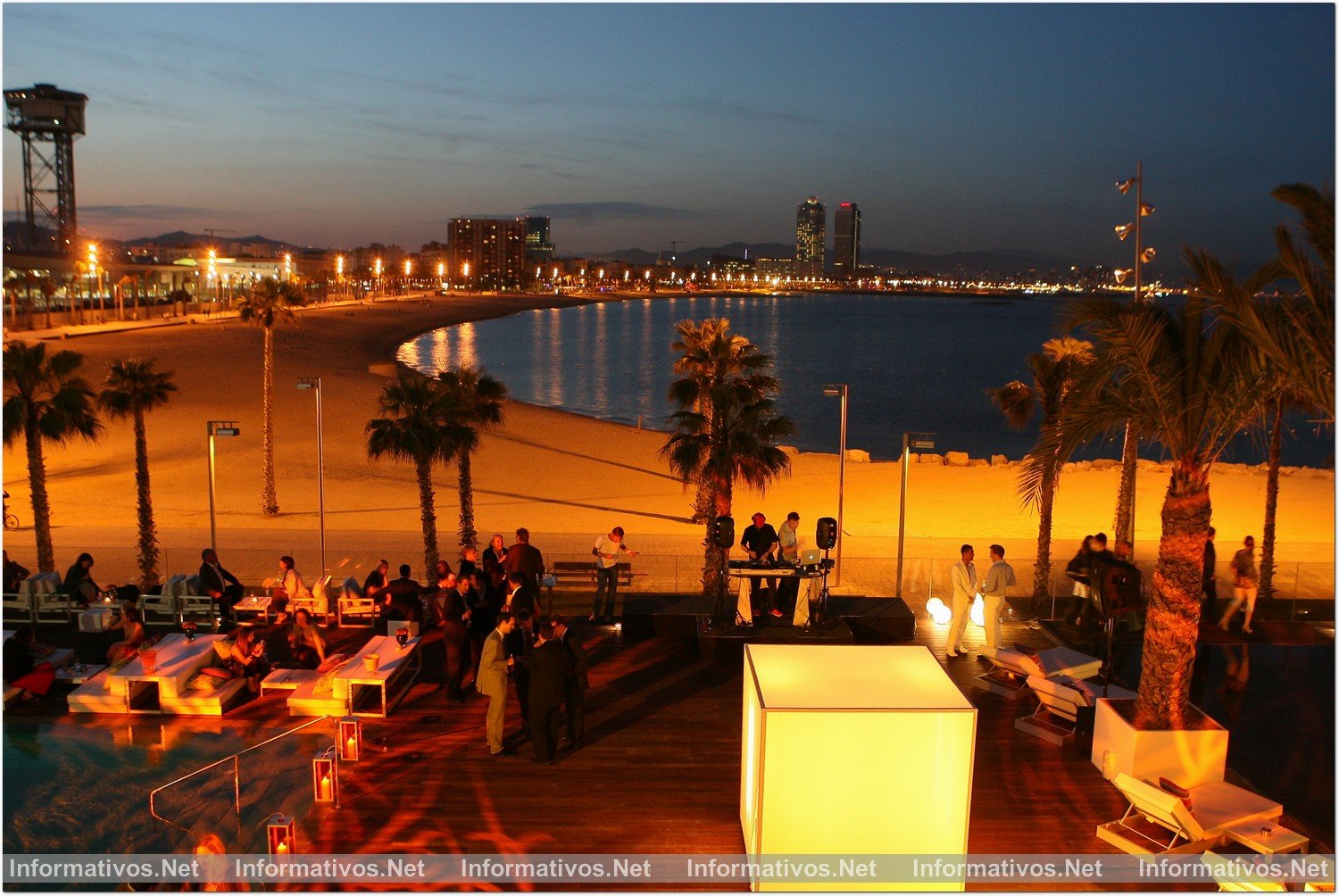 Ambiente en la terraza del W Barcelona