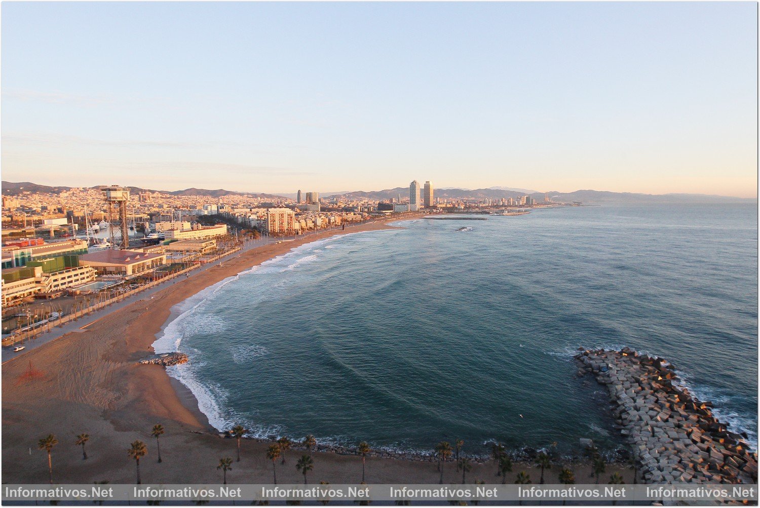 Vsitas del amanecer en Barcelona desde una de las habitaciones del W Barcelona