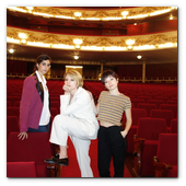 :: Pulse para Ampliar :: BCN13ABR017.- Presentación en el Teatro Tívolí de Barcelona del espectáculo "Drac Pack". Alba Flores, Najwa Nimri y Anna Castillo