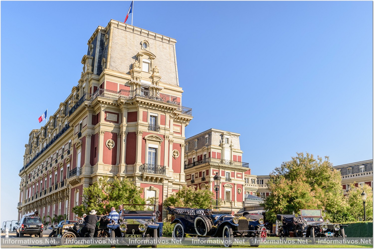 El Hotel Du Palais, construído en Biarritz en 1854 por el emperador Napoleón III es el testimonio de su amor por la emperatriz Eugenia, una verdadera incondicional de la región del País Vasco, fue, en su tiempo, residencia de verano de la pareja y su corte.