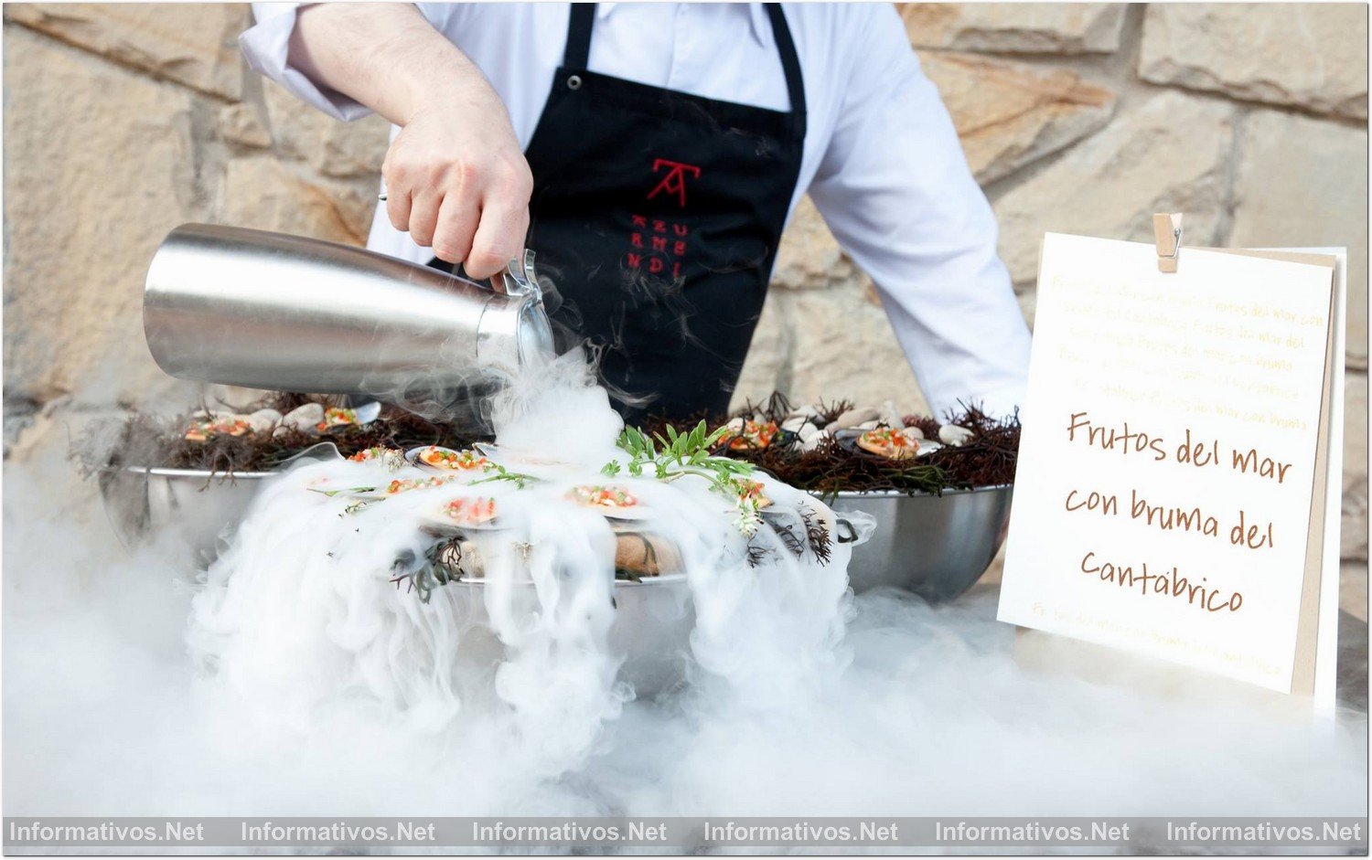 El Restaurante Azurmendi, en la pequeña localidad Bizkaina de Larrabetxu, en el que Eneko Atxa ha conseguido 3 estrellas Michelín incluye un “laboratorio” donde se desarrollan los proyectos gastronómicos; es considerado el restaurante más ecológico del mundo.