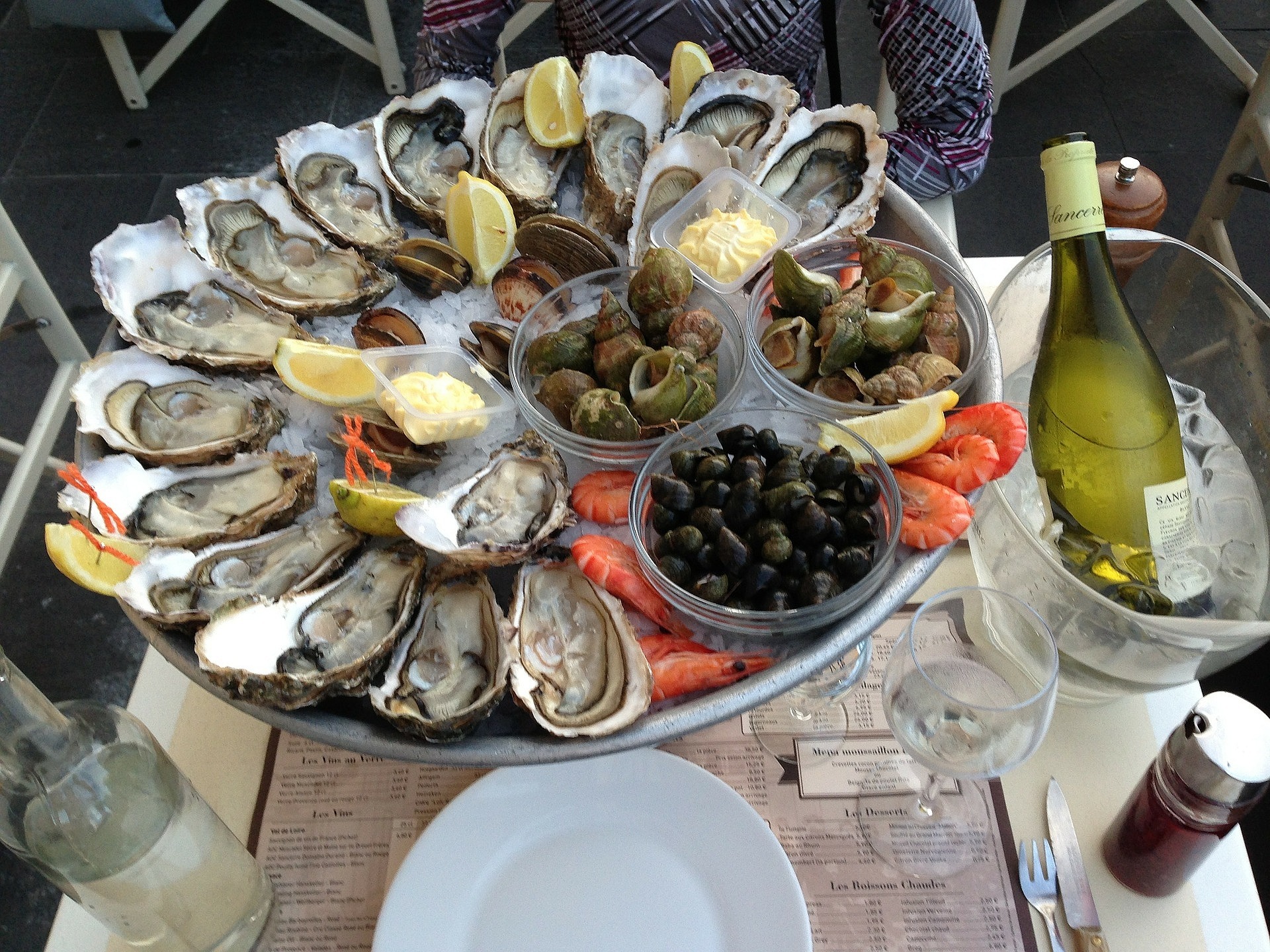 mediterranee-0000-00-degustation-plateau-fruit-mer-vin-by-d-mateos-adt-aude