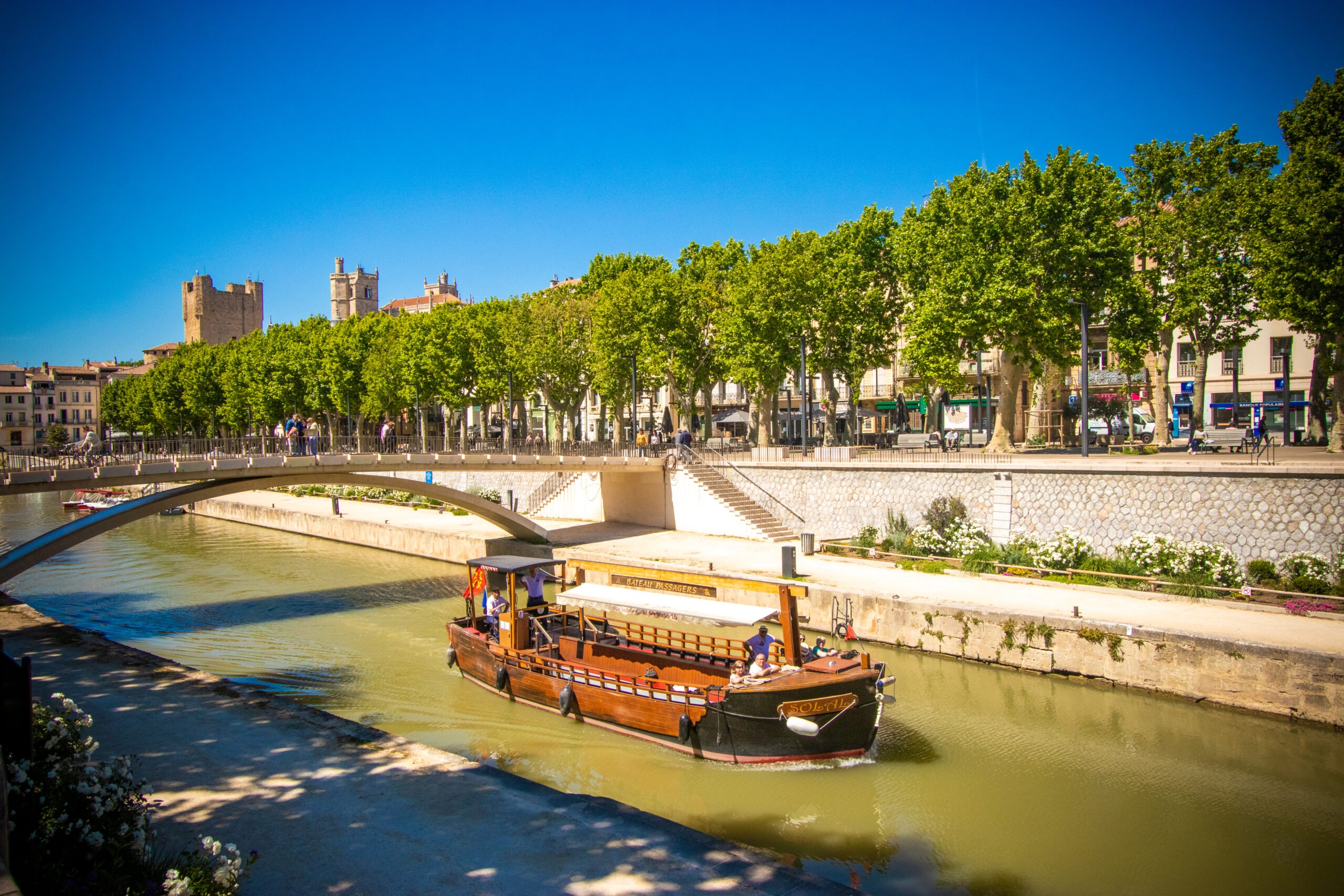 narbonne-2019-05-canal-robine-peniche-solal-platane-by-c-deschamps-adt-aude